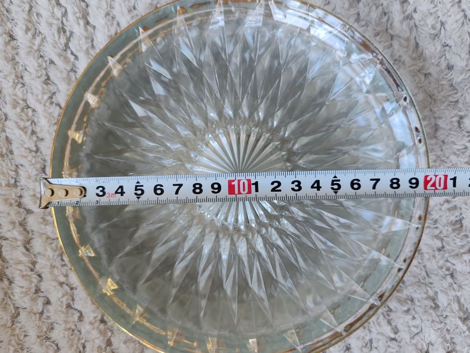 6 броя чинии със златист кант / 2 броя купи черно-бели