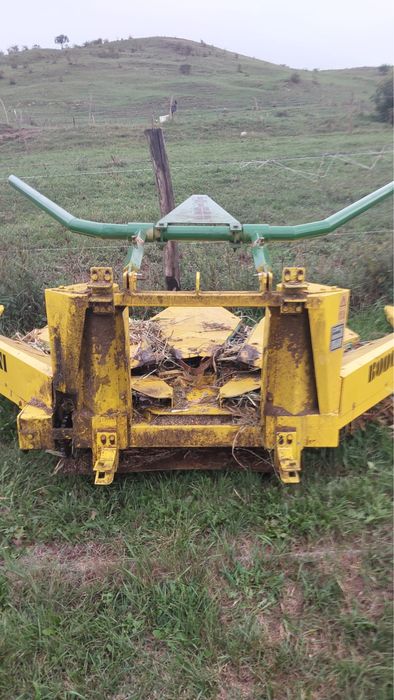 Vând masă siloz porumb si masă siloz fân John Deere