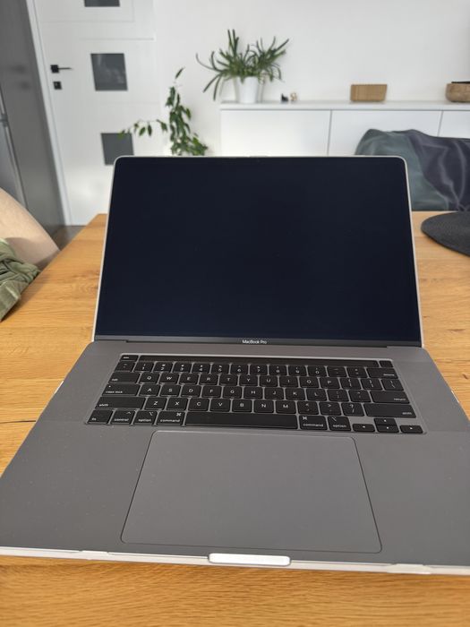 Macbook Pro 16” Intel Core i9 1TB памет