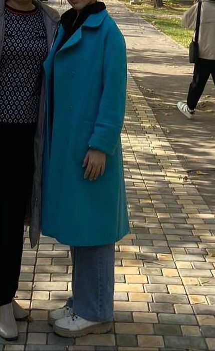 Пальто, ярко-бирюзового цвета (бирюзово-голубой). Осенний,весенний.