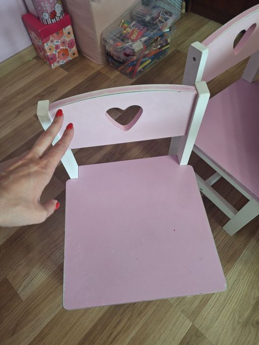 Детска дървена маса с два стола