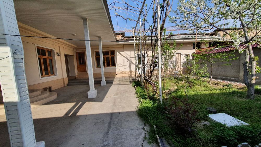 Арендага участка берилади. 3 та хона. 4 сўтик.