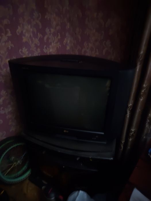 Телевизор LG огромный