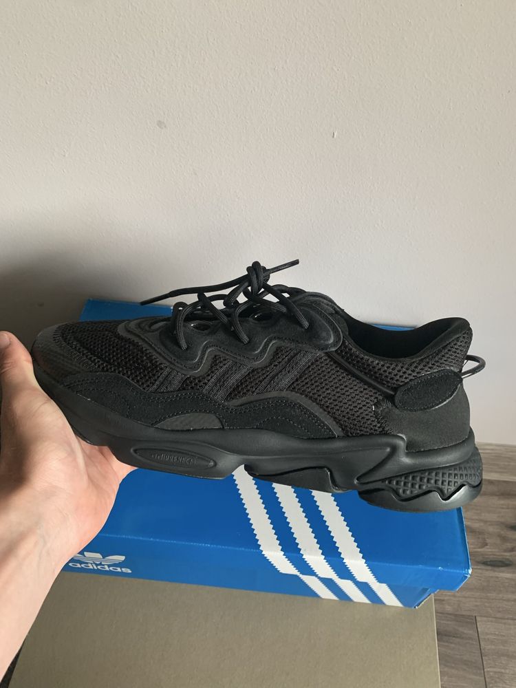 Чисто нови. Adidas OZWEEGO