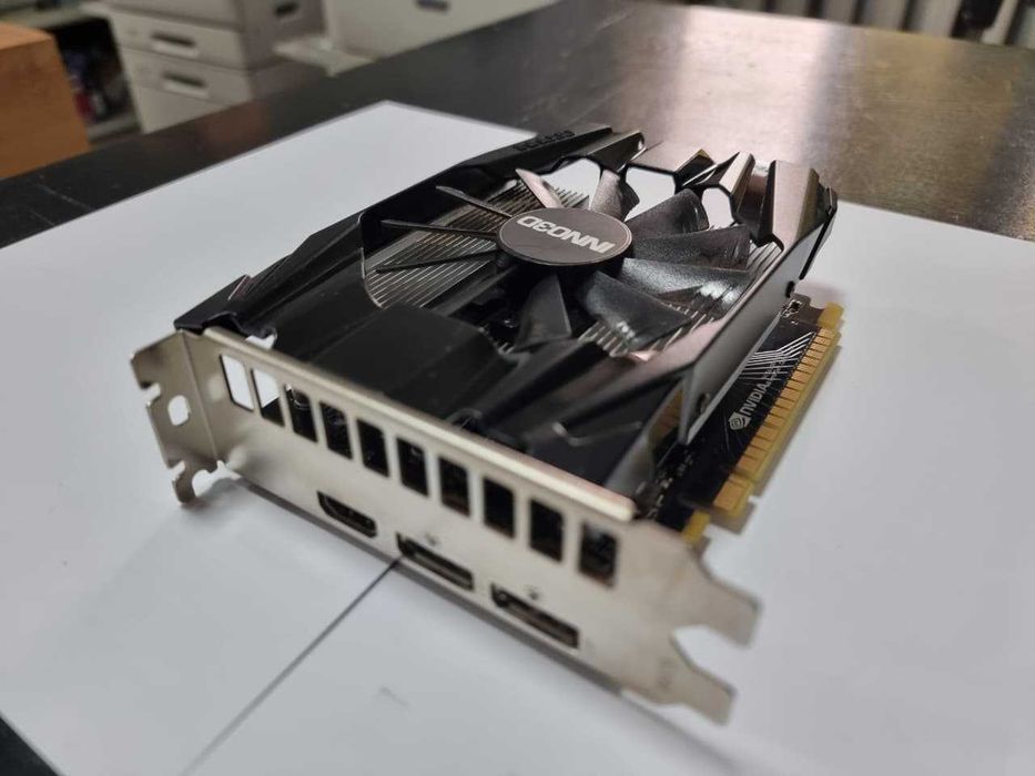 GeForce GTX-1650 4GB GDDR6 тихая, холодная, без доп питания.
