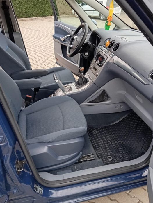 Vind ford galaxi an 2009 2.0 benzina mașină  este cu rarul facut