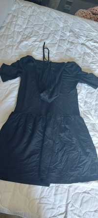 Rochie neagra, cu gluga,  maneci scurte