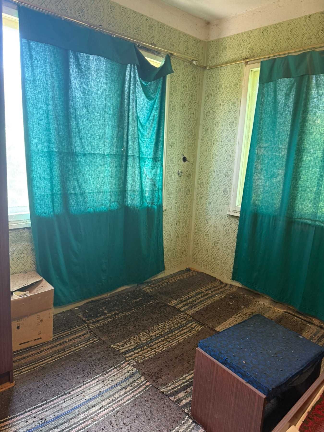 Продава къща в с. Гюешево.