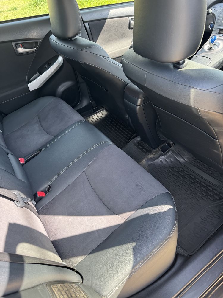 Toyota Prius Advance Hybrid