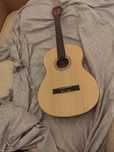 Fender ESC105 este o chitară clasică cu corzi din nylon