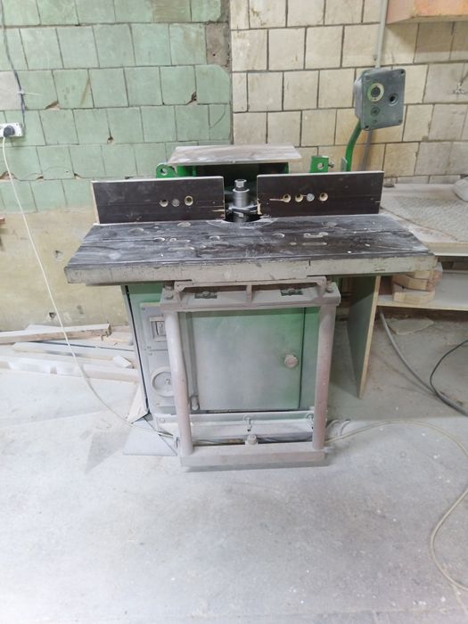 станок по дереву фрезерный.