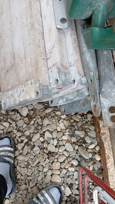 Vand 2 picioare de schela cu panouri de 3 metri din lemn