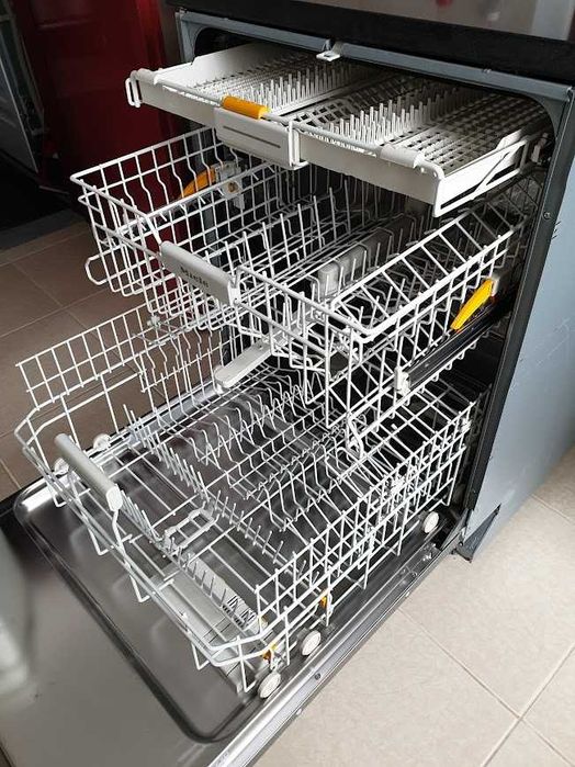 XXL Съдомиялна Miele - Auto Open - 14 Комплекта - Пълно Вграждане 60см