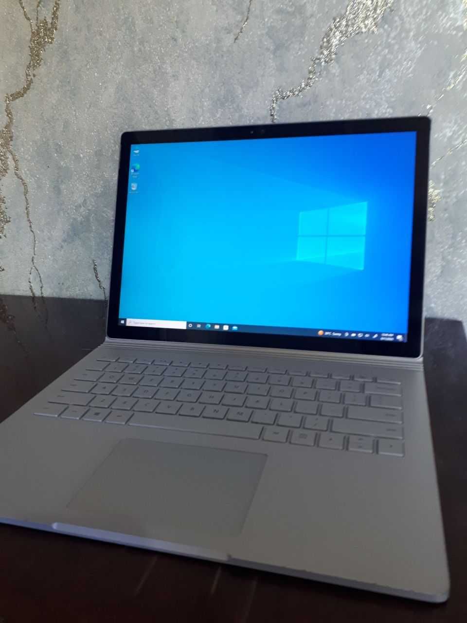 Microsoft Surface Book 8/256Gb