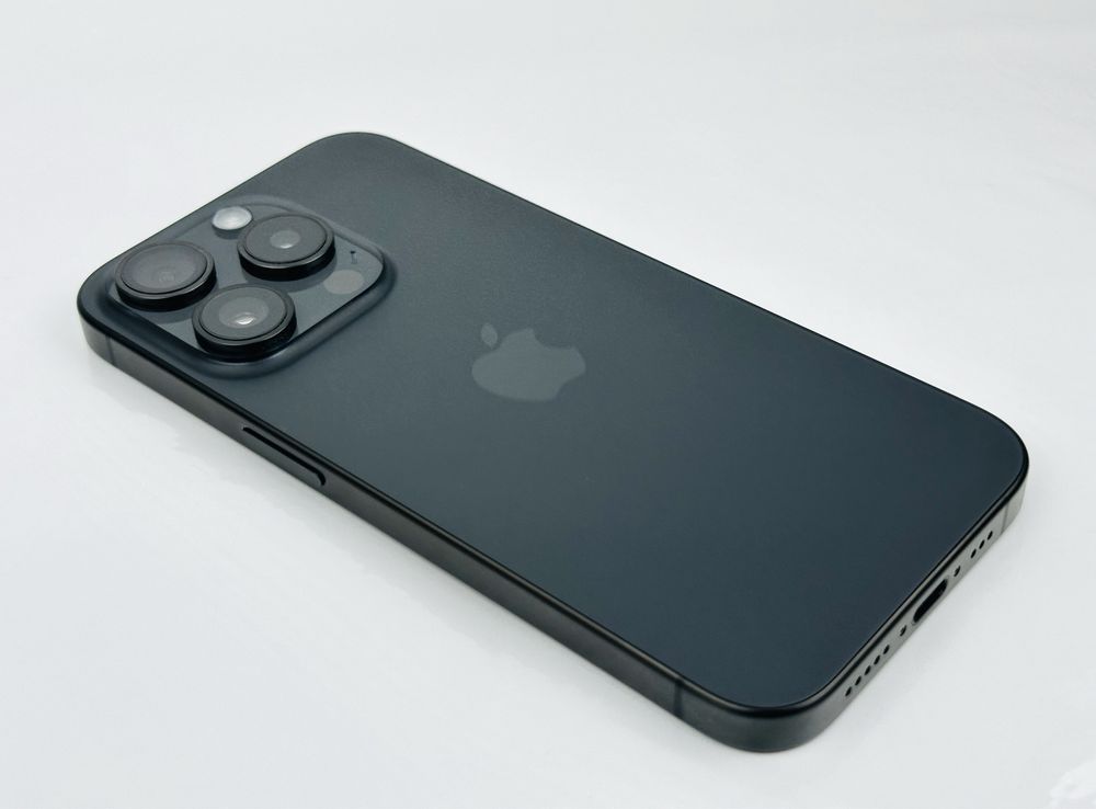 Apple iPhone 15 Pro 256GB Black Перфектен! Гаранция!