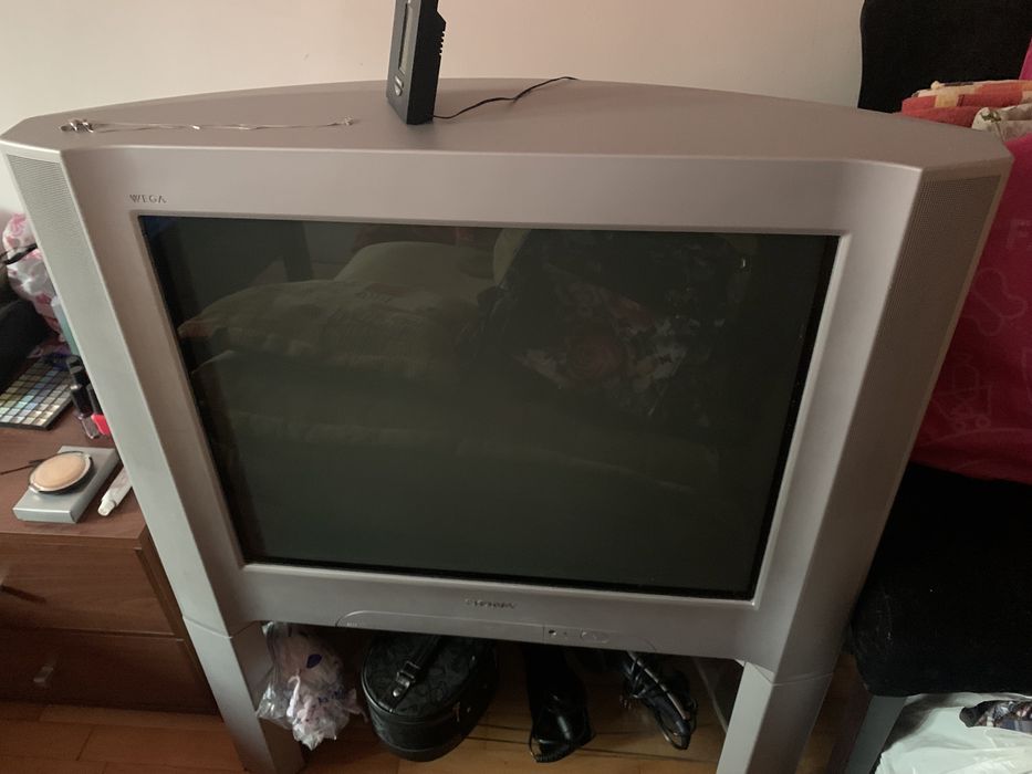 Телевизор SONY с оригинална масичка