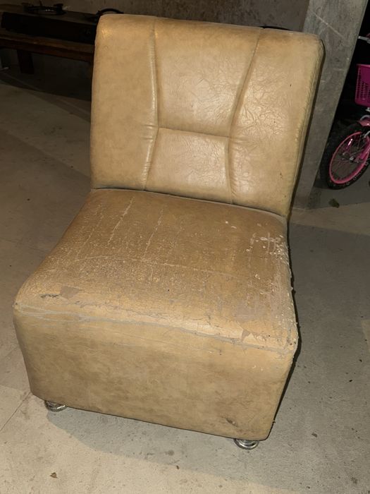 Біраз жыл қолданылған кішкентайынан и үлкенінен 2еуден бұрыштағысы 1еу