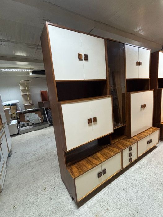 Vând mobilier 230 x 227 de lemn masiv