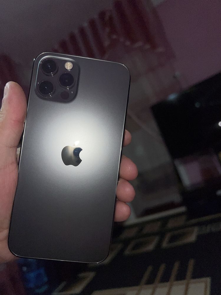 Iphone 12 pro sotiladi karobka bor xolat zur