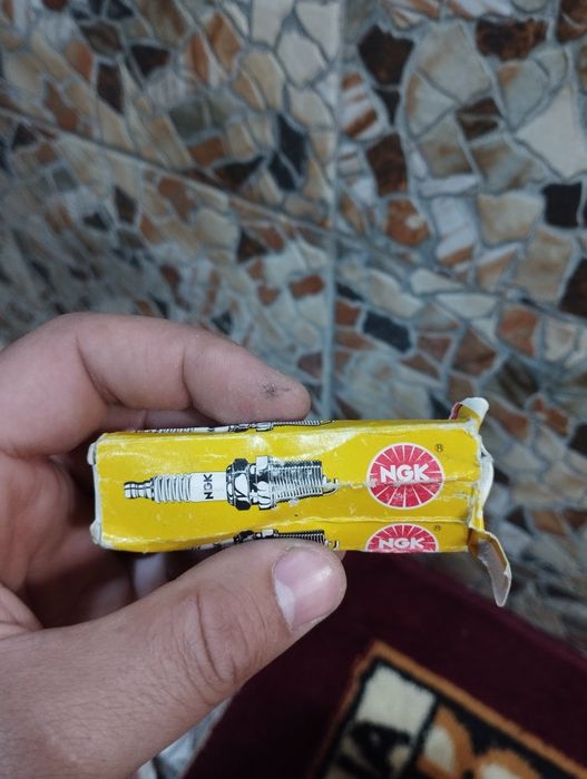 Продам 1 свечу зажигания NGK