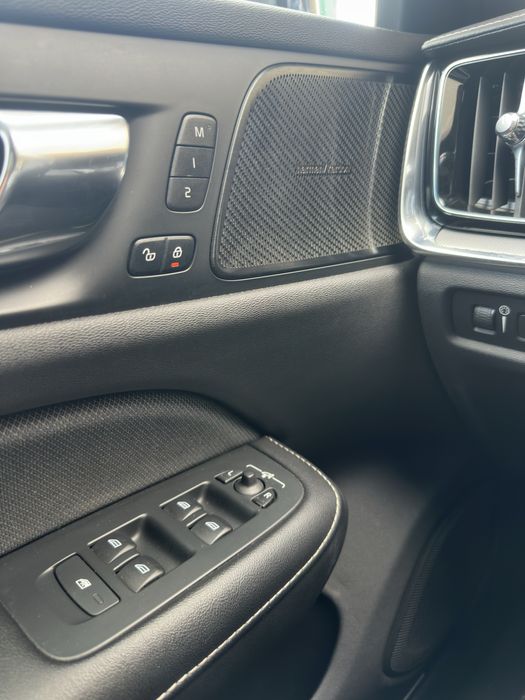 Volvo S60 T8  R Designe Recharge Black Edition