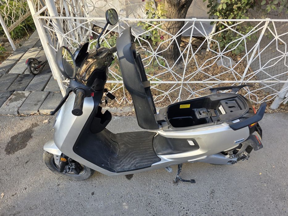 Продам б/у скутер niu mqi+ sport