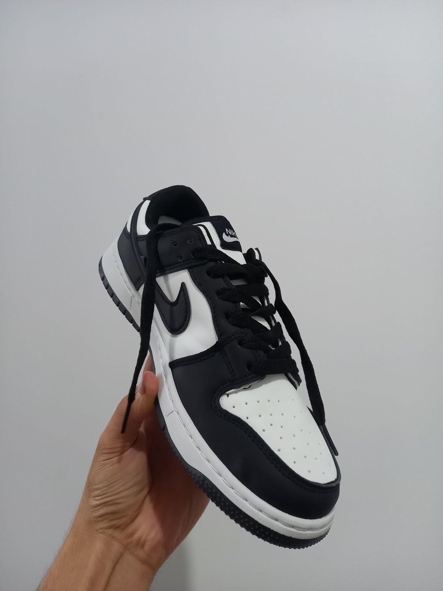 Кроссовки Nike продается.