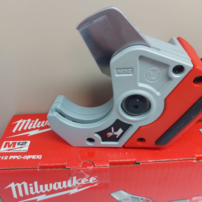 Акумулаторен ножица за PVC тръби MILWAUKEE C12PPC-0