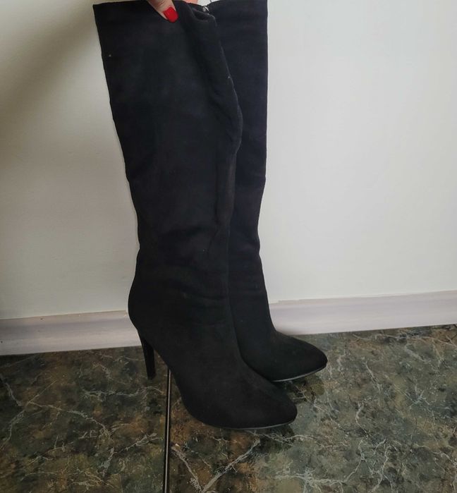 Високи ботуши на ток