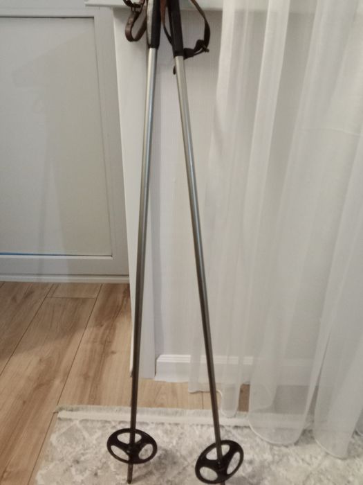 Продам лыжные палки, производства СССР, детские, длина 1 метр