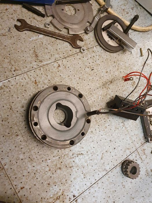 Електромагнит: притеглящ/прилепващ сила 0.25 тон 2500 N 230VAC