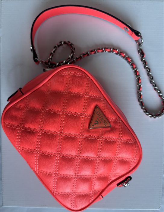 Оригинална чанта GUESS