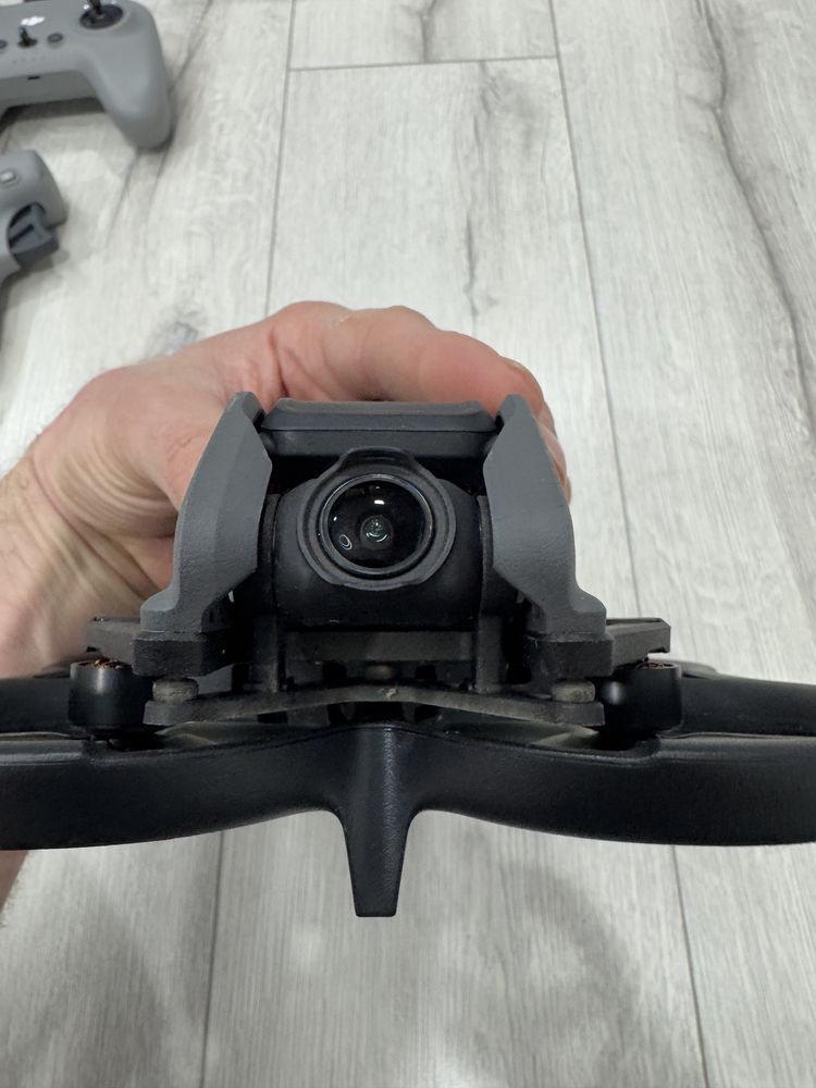 Продавам DJI Avata 1 + батерия + fpv controller
