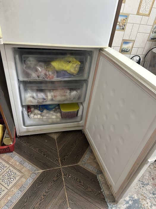 продается холодильник