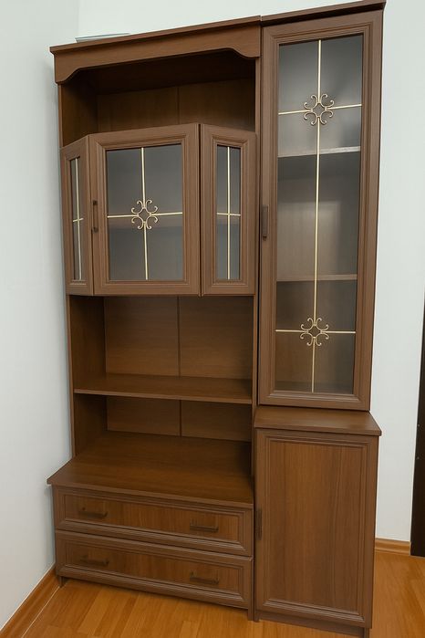 Стенка в комнату либо в гостинную