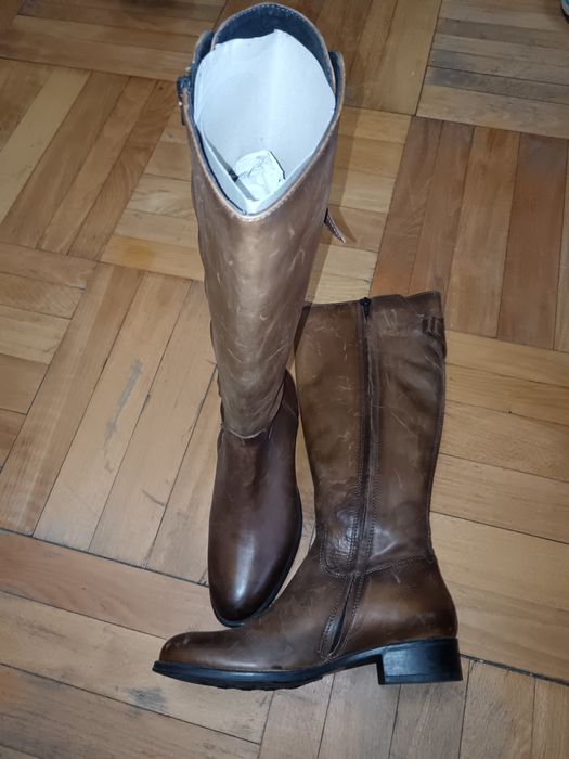 Vând cizme de femei, din piele