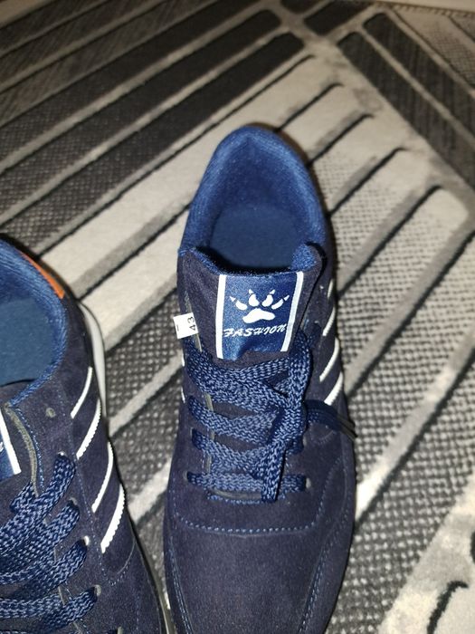 Чисто нови спортни обувки