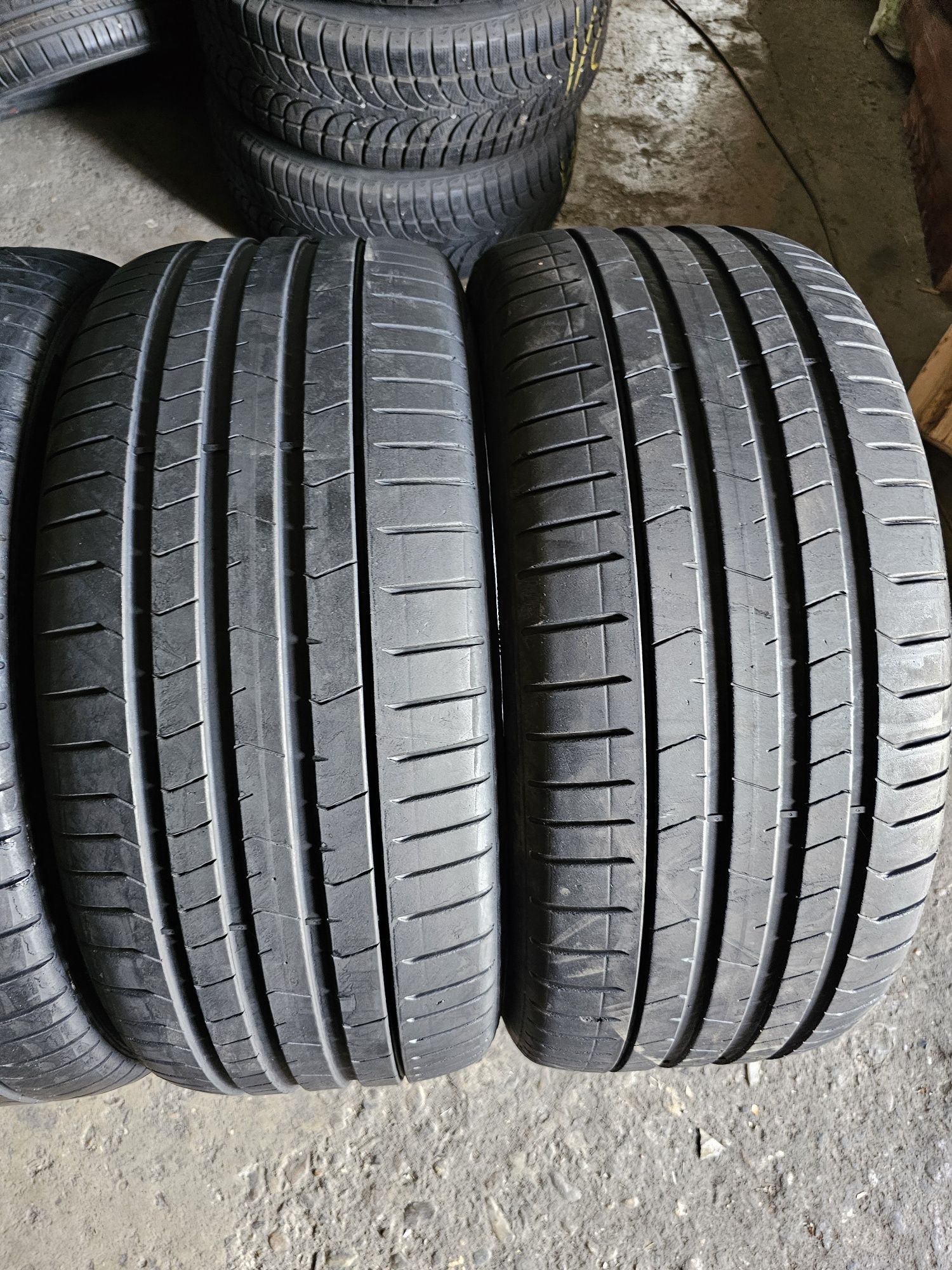 4 anvelope vara 2x315 35 21 și 2x 275 40 21 Pirelli Runflat