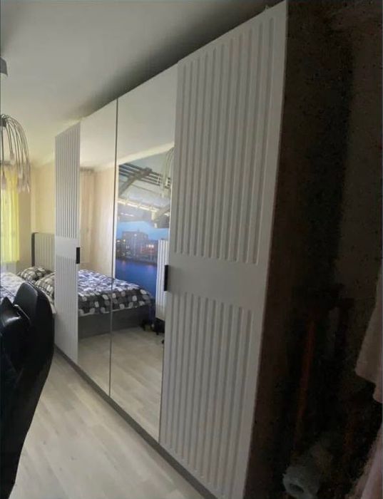 Шкаф с зеркалами