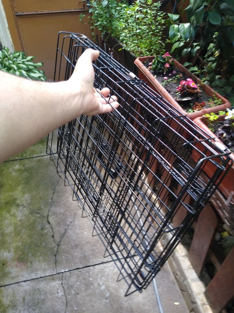 Cușcă metalica  pentru transportat animale
Dimensiuni 62 × 54