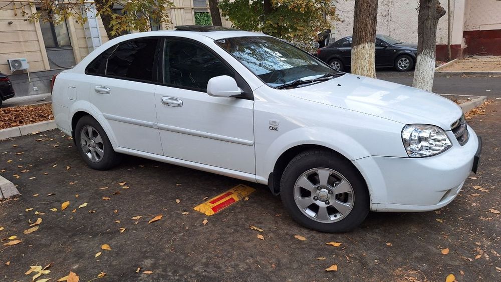 Lasetti 1.6 2012 avtomat metan sotiladi