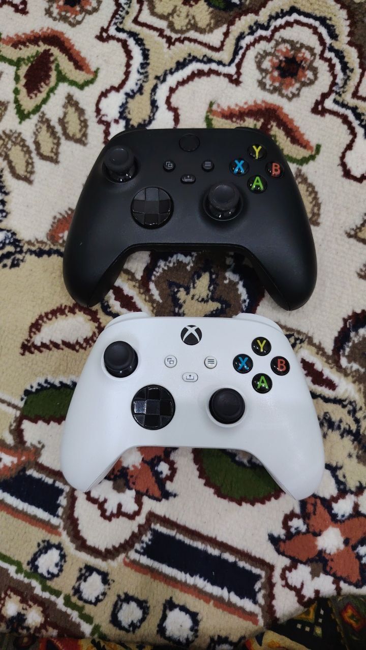 Xbox series s 512 GB идеальный состояние как новый 2 джойстик
