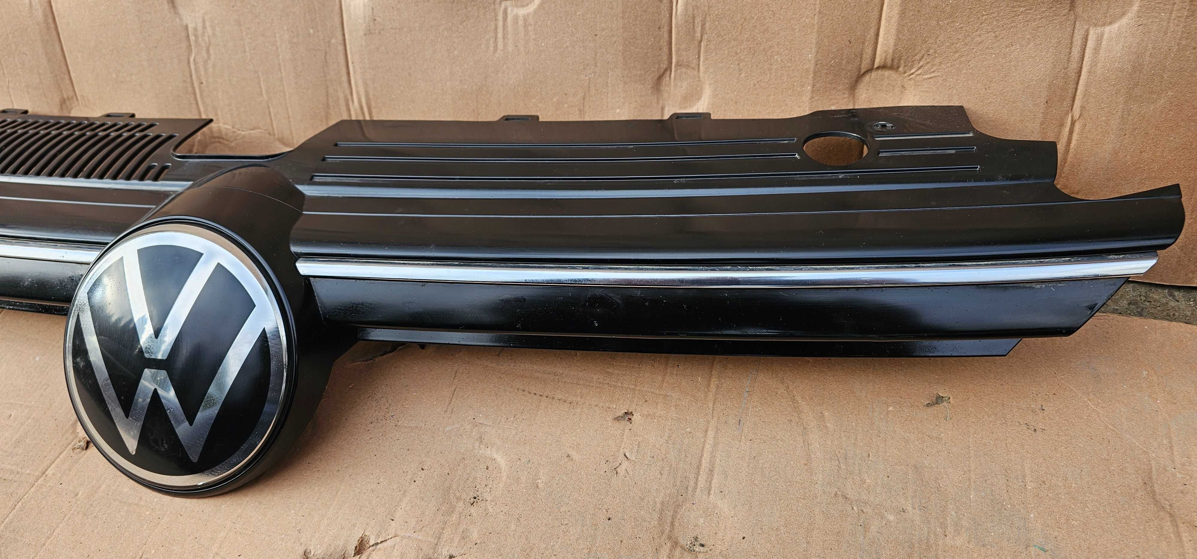 Grila radiator cu emblema VW Golf 8 2020 / 2021 / 2022 2023