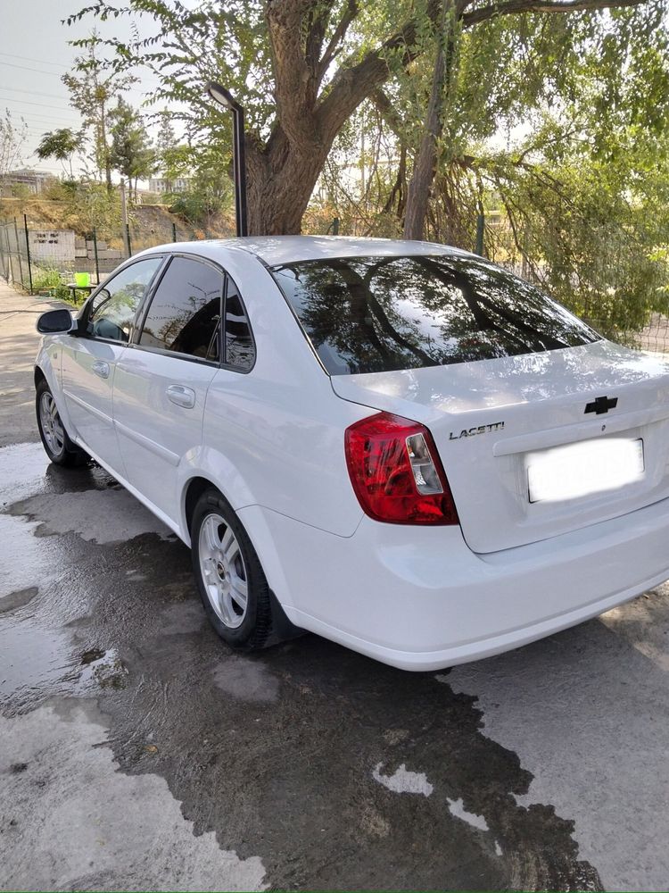 Продаю машину chevrolet lacetti