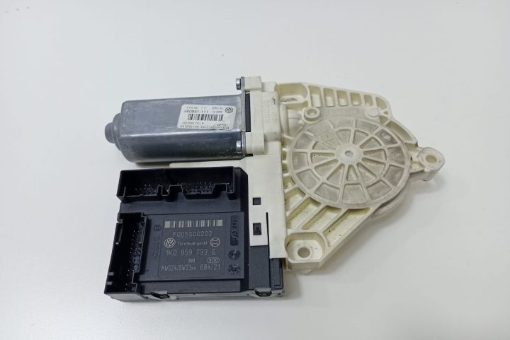 Motoras macara  dreapta fata   1K0959793G Volkswagen VW Jetta a 5-a g