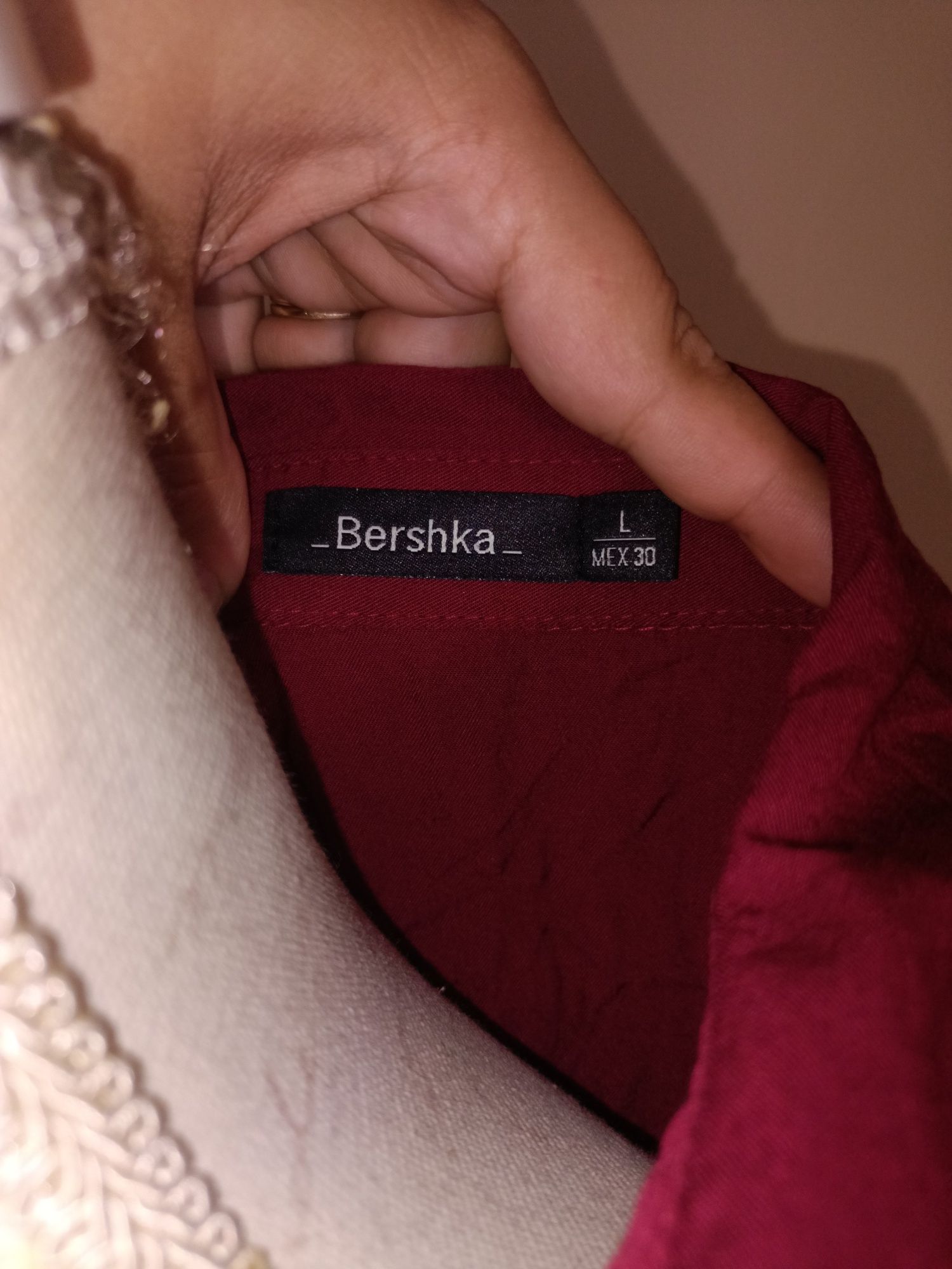 Cămăși Bershka mărimea L