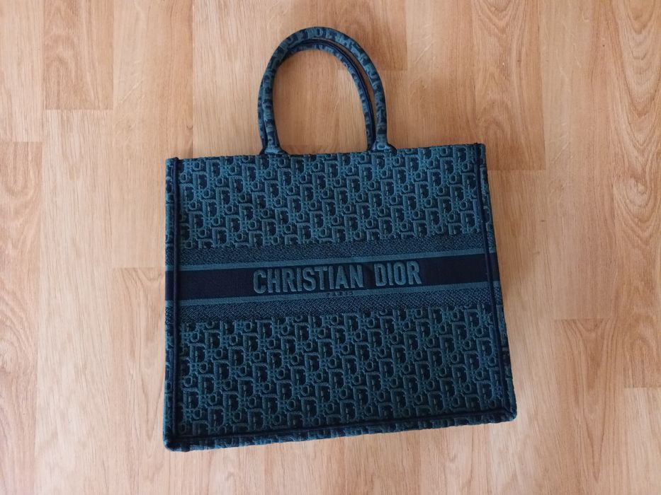 Dior чанти налични