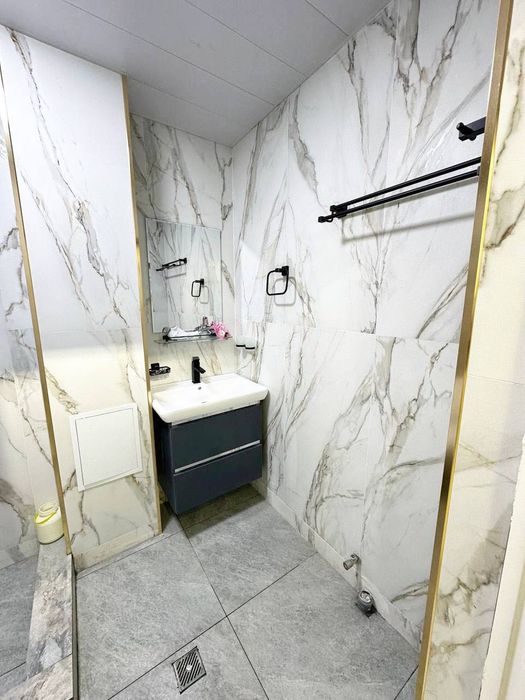 5 rooms, 2 WC, 2 entrans, kitchen, 128m2, 1st floor of a 9-story build