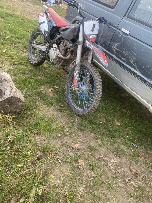 Vând cross motor 250 cadru mare