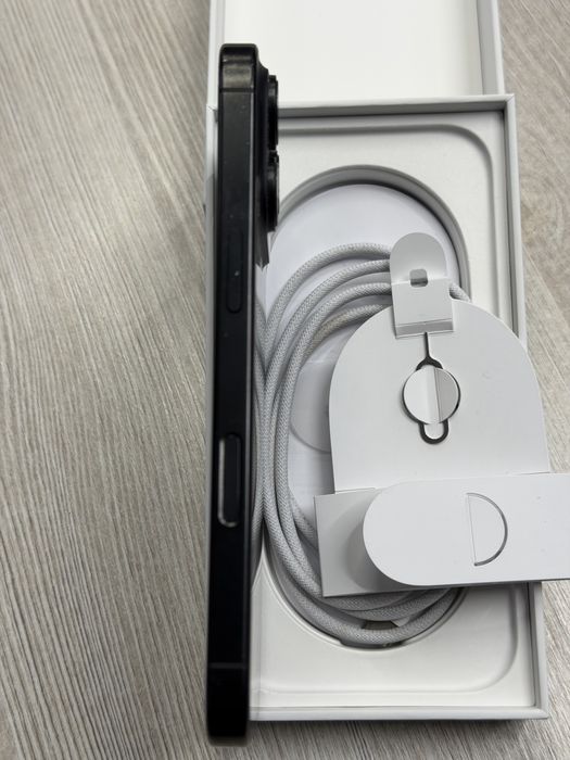 Vand iPhone 16 pro 256Gb